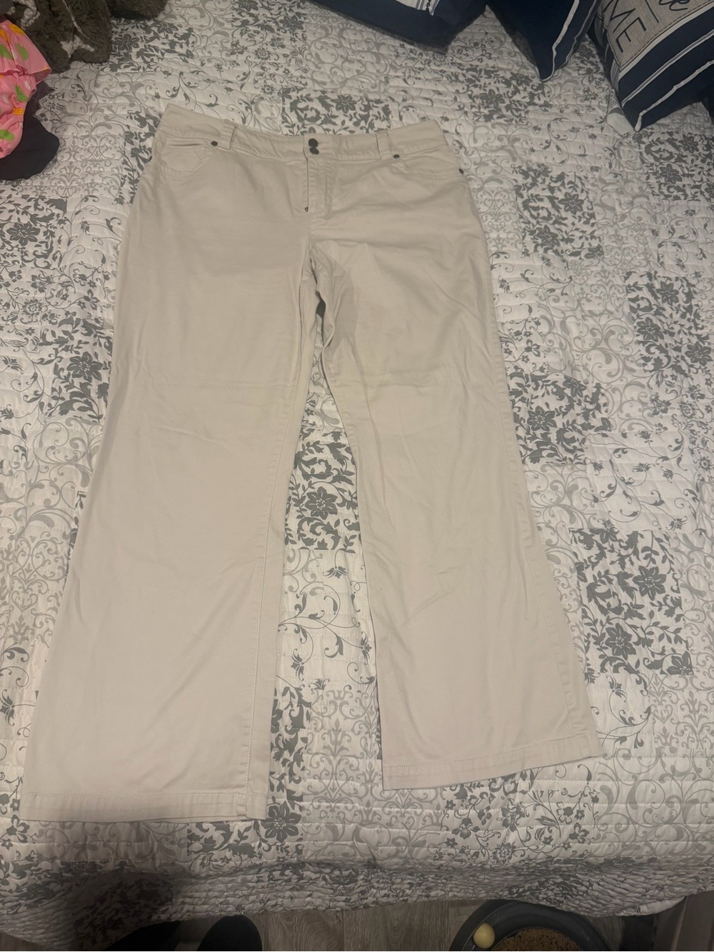Cato boot cut women’s slacks size 14 good condition.